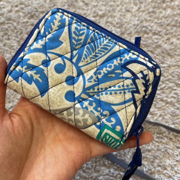 Vera Bradley Wallet with detachable grey lanyard - Picture 2 of 6
